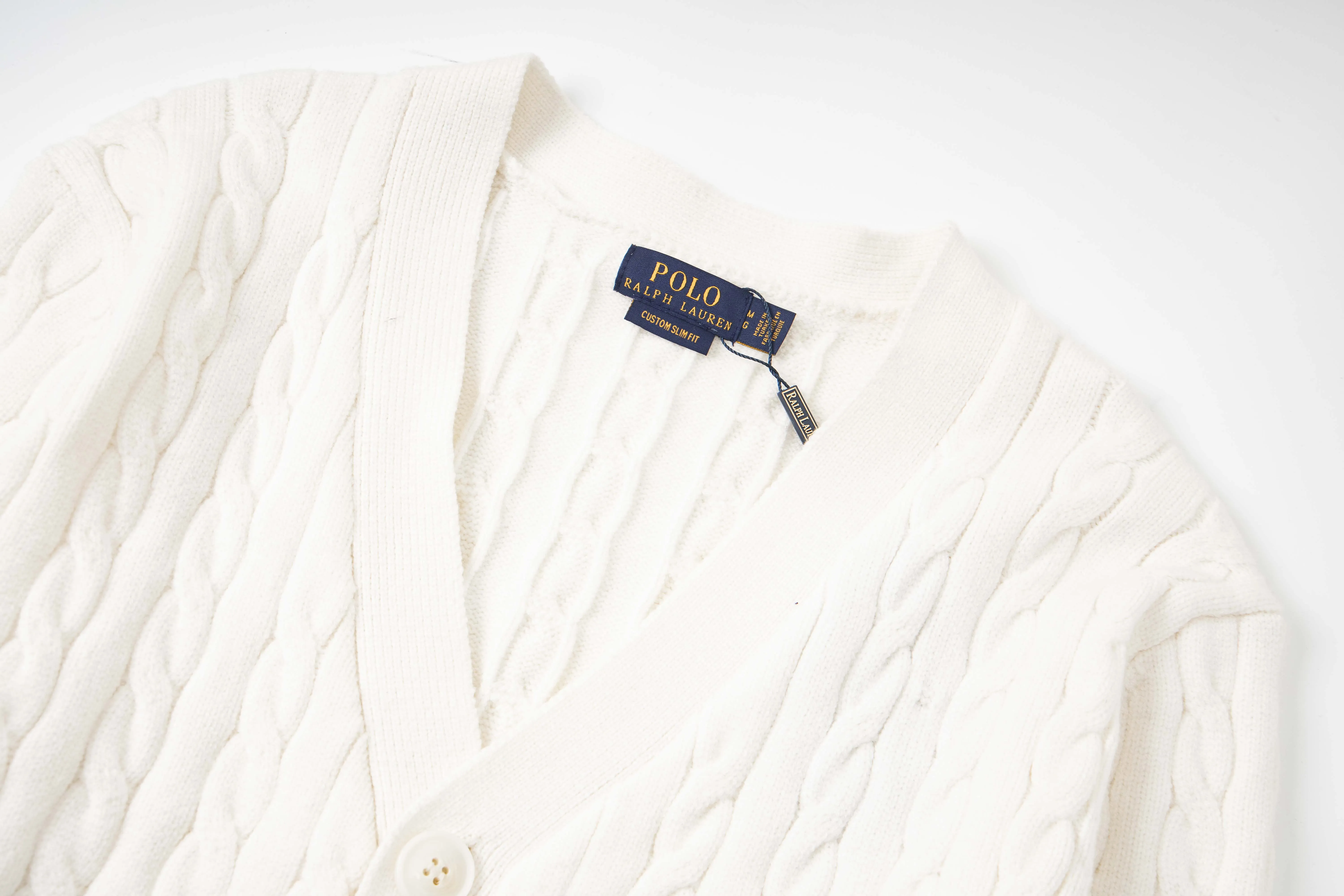 P210 model number: Y198 Ralph Lauren men's cardigan jacket men's hemp flower cardigan. The version is really good-looking. It can be worn alone or as a jacket to be worn inside or outside. The upper body shows personal fashion charm. Four colors are available. Same style for men and women. A must-see item for new summer products. Hang tag. Hanging beads. Washable packaging bag. Full set of accessories. Very good appearance. Super exquisite workmanship. Size: S-XL